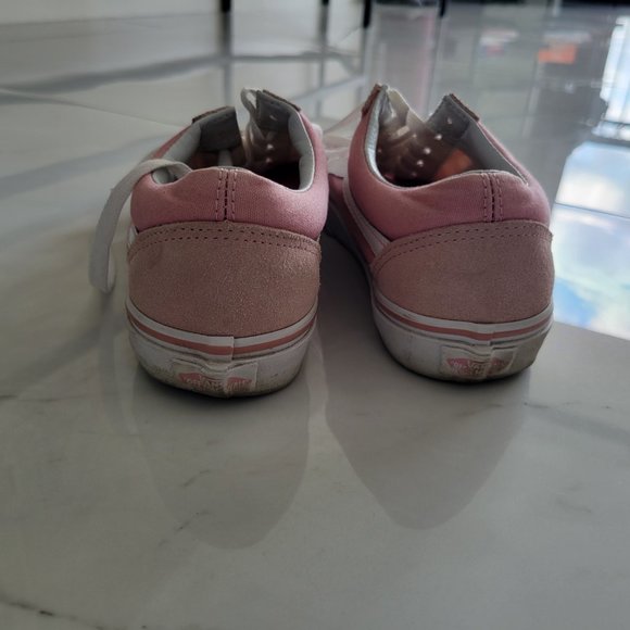 Pink Van's - Picture 4 of 5